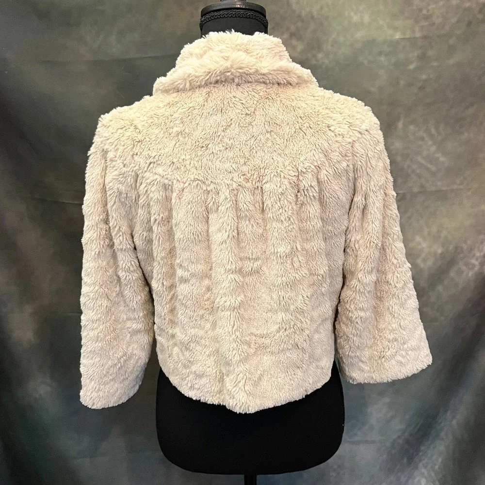 CAbi‎ Alpine Shrug Cream Fuzzy Cropped Jacket Shawl Collar 3/4 Sleeve Size Small